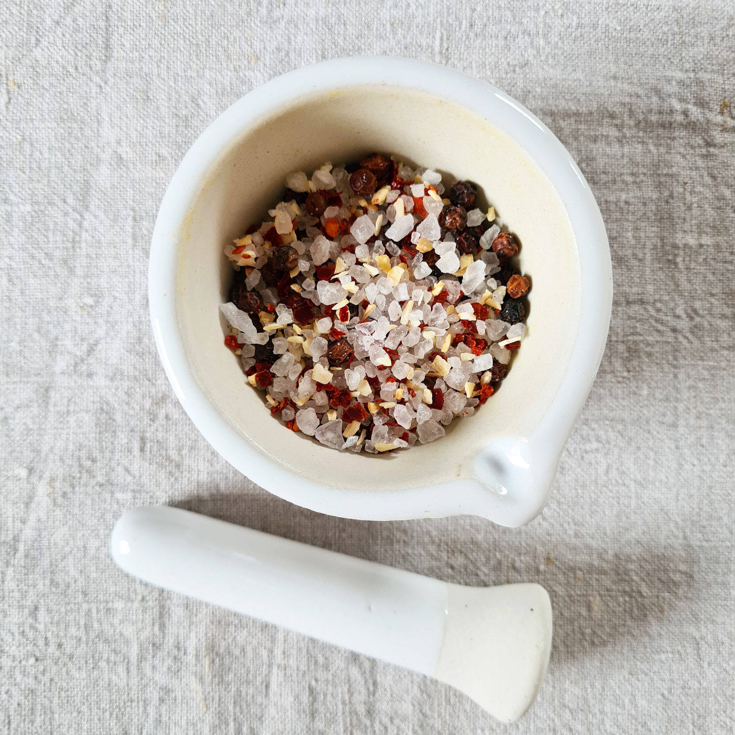 Knolle und Korn - Grobes Meersalz mit Chili, Knoblauch und Pfeffer
