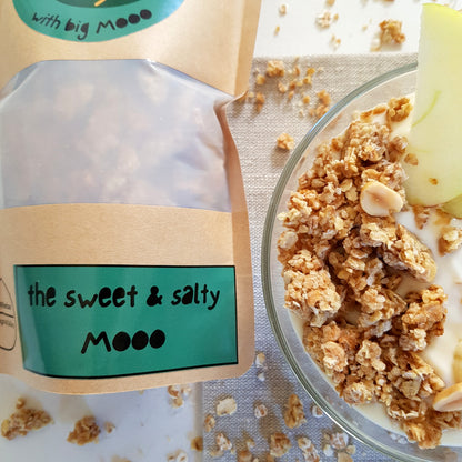 The Sweet & Salty MOOO - veganes Crunchy Müsli mit Erdnuss aus Handarbeit