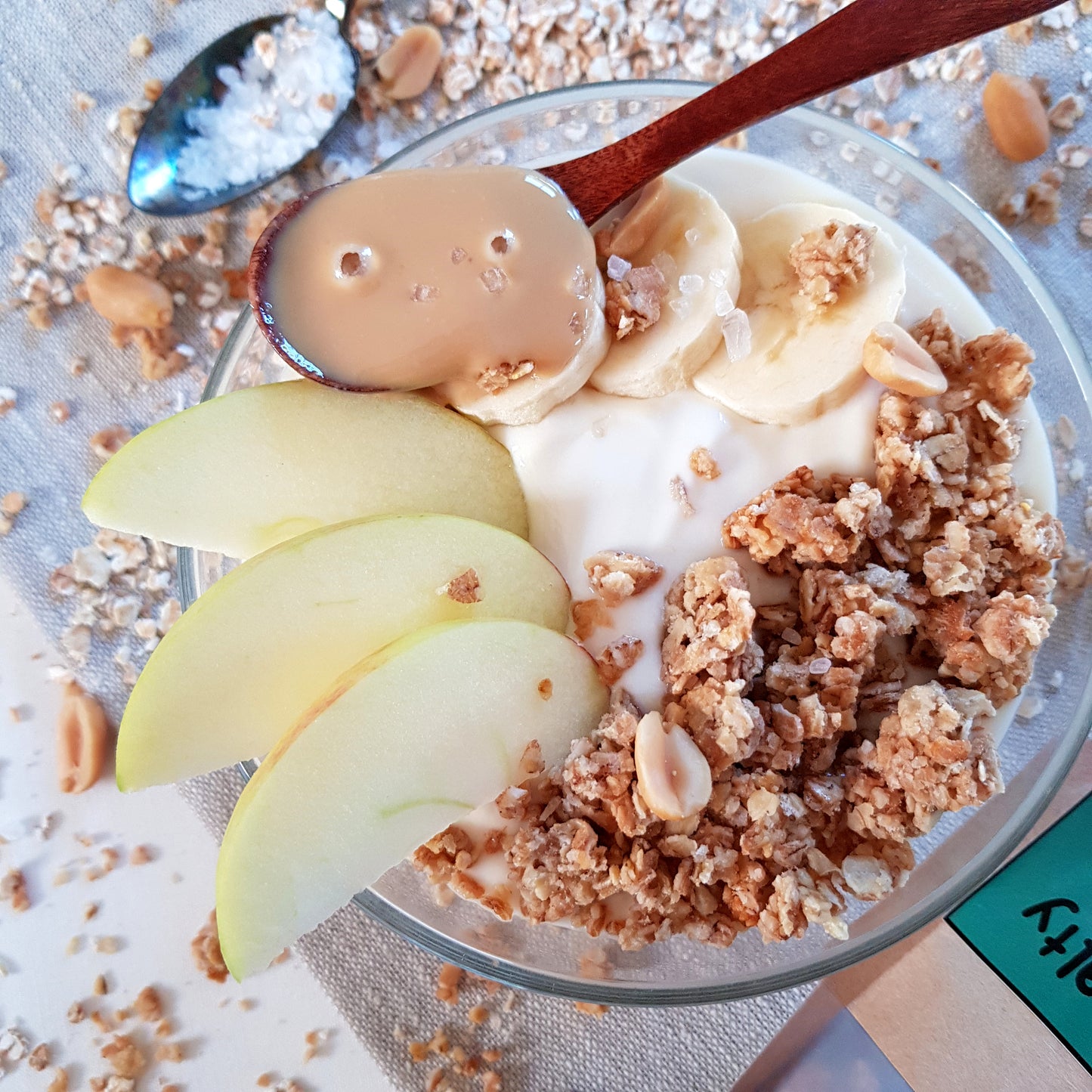 The Sweet & Salty MOOO - veganes Crunchy Müsli mit Erdnuss aus Handarbeit